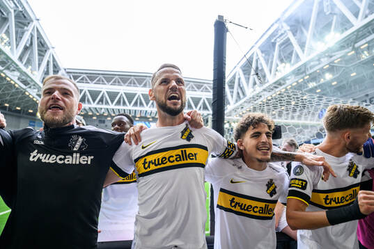 AIKs John Guidetti ,Alexander Milosevic och Taha Ayari