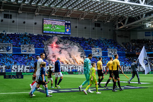 Djurgårdens och AIKs spelare gör entré