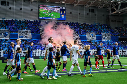 Djurgårdens och AIKs spelare gör entré
