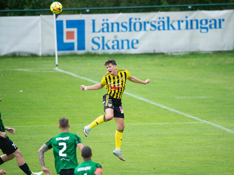 IFK Hässleholms Viktor Ahlgren i matchen i div 2 mellan