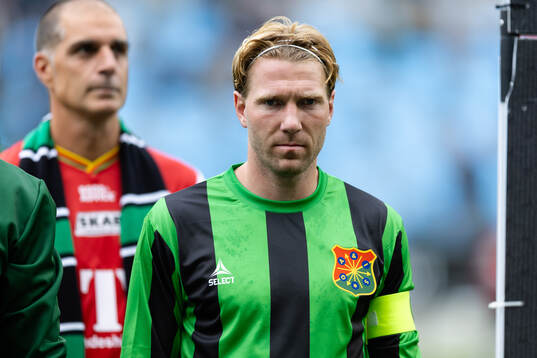 GAIS August Wängberg  på line up innan  fotbollsmatchen i