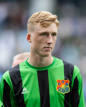 GAIS Filip Beckman  på line up innan  fotbollsmatchen i