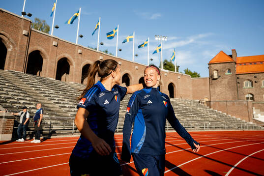 Djurgårdens Alexsandra Lobanova och Therese Åsland