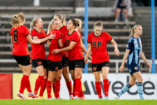 Brommapojkarnas spelare jublar