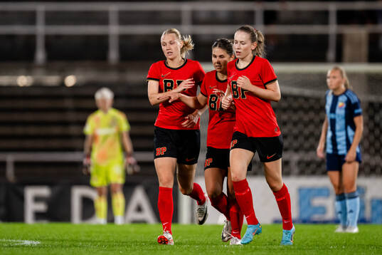 Brommapojkarnas spelare jublar