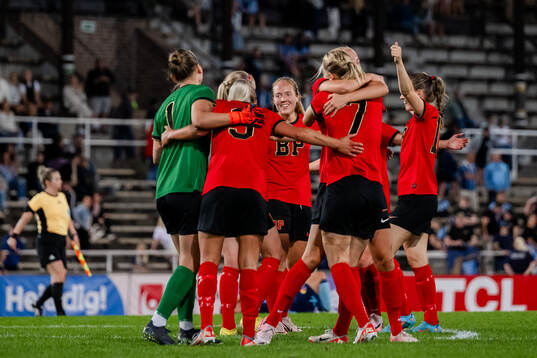 Brommapojkarnas spelare jublar