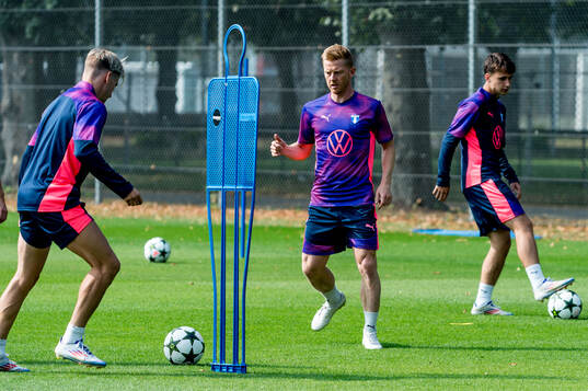 Bläddra bland fler bilder av Football, UEFA Champions League, Play-off, Malmö FF, Training 