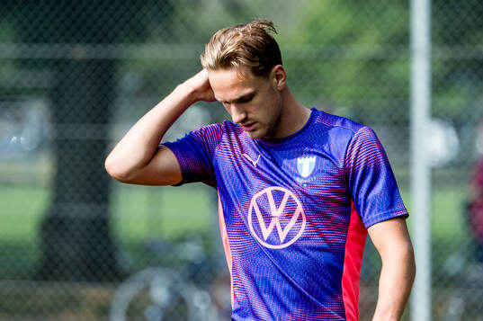 Erik Botheim of Malmö FF looks dejected