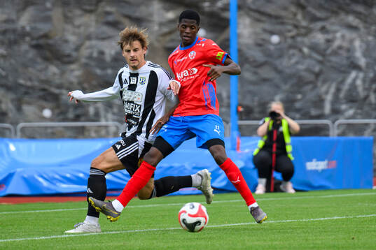 Herrestads Alexander Hagelberg och Helsingborgs Chisomnazu