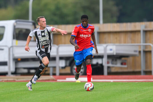 Herrestads Erik Andreasson och Helsingborgs Chisomnazu