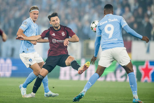 Erik Botheim of Malmö FF and Kaan Kairinen of Sparta Prag
