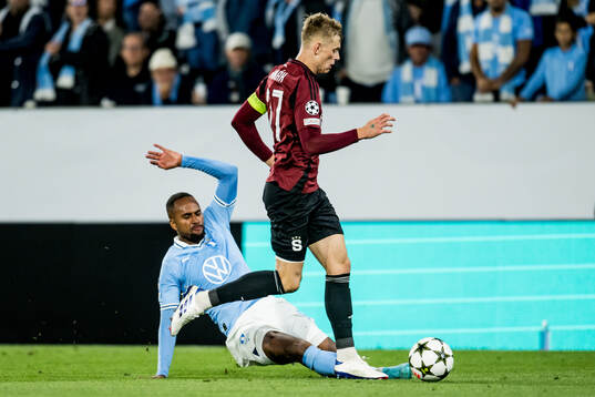 Isaac Kiese Thelin of Malmö FF and Filip Panak of Sparta