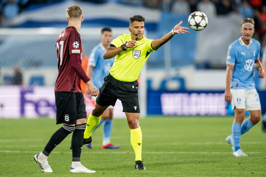 Referee Jesús Gil Manzano