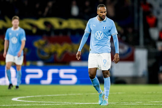 Isaac Kiese Thelin of Malmö FF looks dejected