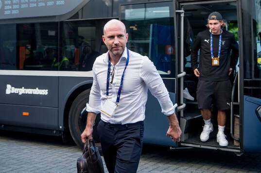 Head coach Henrik Rydström and Sebastian Nanasi of Malmö