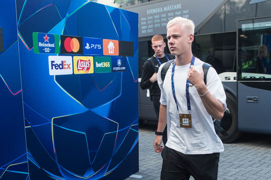 Otto Rosengren of Malmö FF arrives