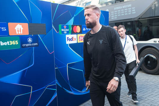Pontus Jansson of Malmö FF arrives
