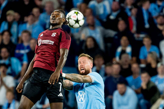 Victor Olatunji of Sparta Prag and Pontus Jansson of Malmö