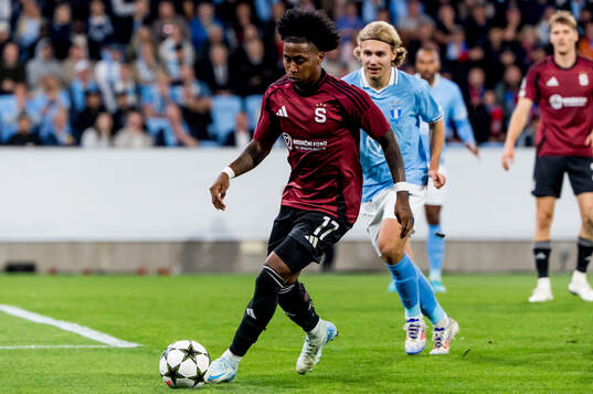Angelo Preciado of Sparta Prag and Sebastian Nanasi of
