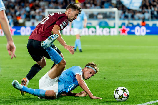 Erik Botheim of Malmö FF and Kaan Kairinen of Sparta Prag
