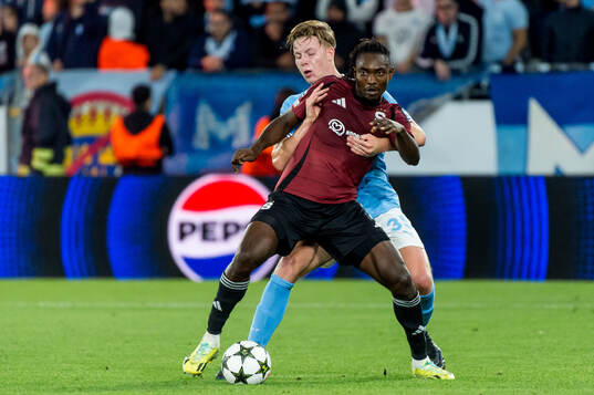 Victor Olatunji of Sparta Prag and Nils Zetterström of