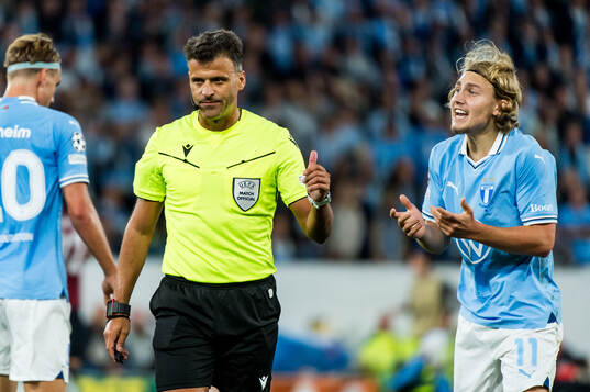 Sebastian Nanasi of Malmö FF and referee Jesús Gil Manzano