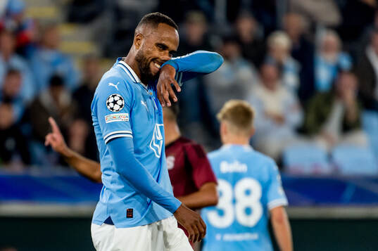 Isaac Kiese Thelin of Malmö FF looks dejected