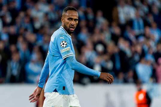 Isaac Kiese Thelin of Malmö FF looks dejected