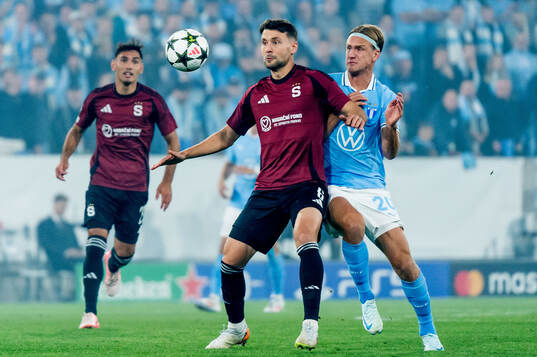 Kaan Kairinen of Sparta Prag and Erik Botheim of Malmö FF