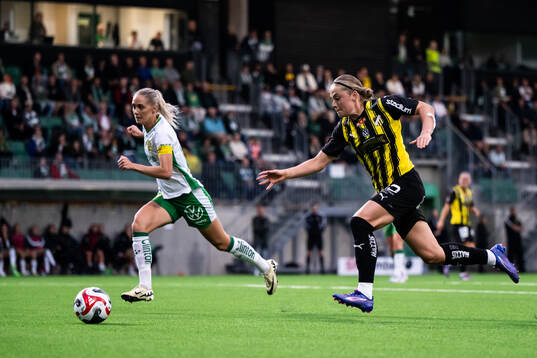 Hammarbys Alice Carlsson och Häckens Paulina Nyström