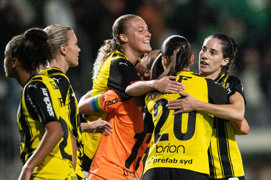 Häckens Elma Junttila Nelhage, målvakt Jennifer Falk,