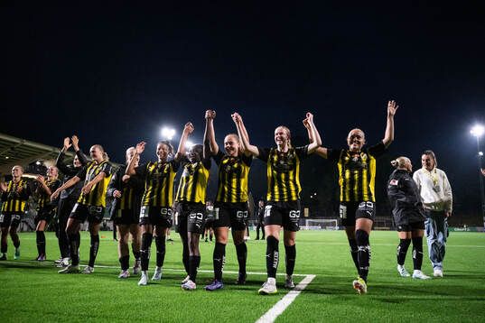 Häckens spelare jublar