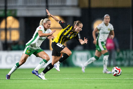 Hammarbys Jonna Andersson och Häckens Anna Anvegård