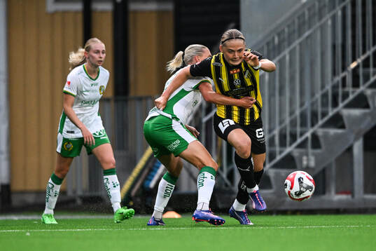 Hammarbys Jonna Andersson och Häckens Paulina Nyström