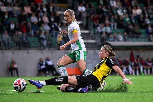 Hammarbys Alice Carlsson och Häckens Paulina Nyström