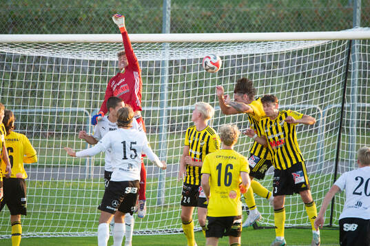 IFK Hässleholm gör självmål i matchen i Svenska Cupen