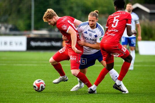 Piteås Jonathan Käller och IFK Norrköpings Kevin Höög