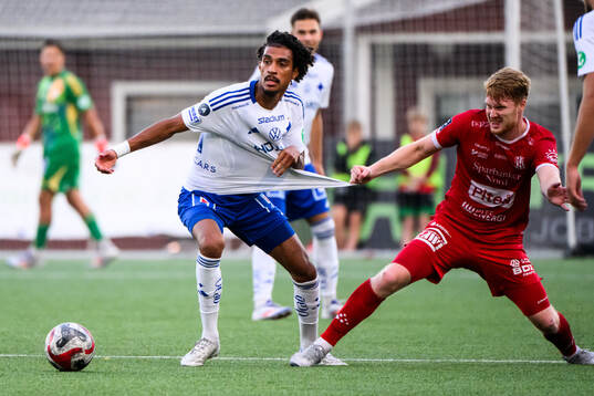 IFK Norrköpings Jesper Ceesay och Piteås Jonathan Käller