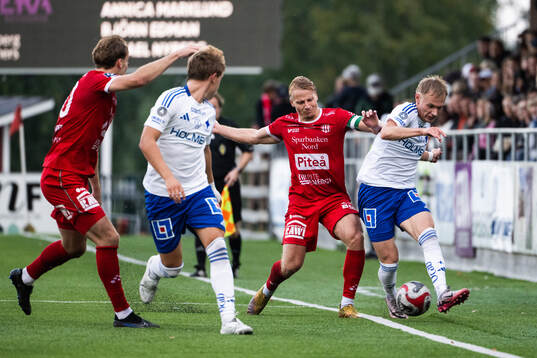 Piteås Henrik Millbert och IFK Norrköpings Marcus Baggesen