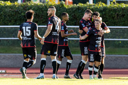 Trollhättans Cihan Sener jublar med lagkamrater