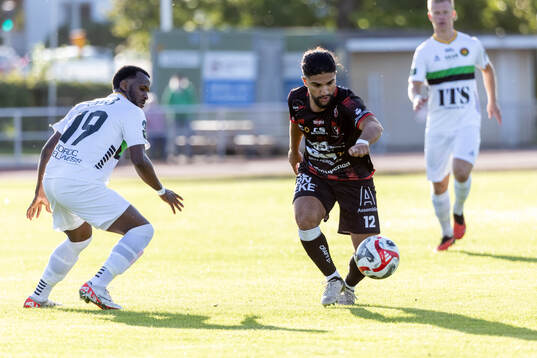 Trollhättans Ishak Shamoun och GAIS Rickard Emeka Friday