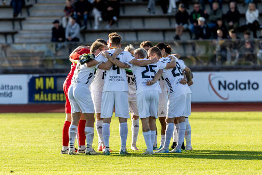 GAIS spelare laddar för match