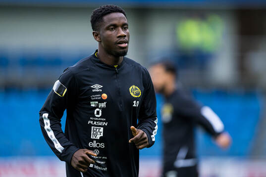 Michael Baidoo of Elfsborg warms up