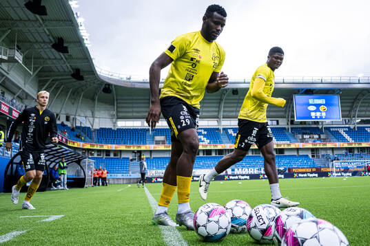 Buhari Ibrahim of Elfsborg warms up