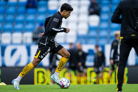 Ahmed Qasem of Elfsborg warms up