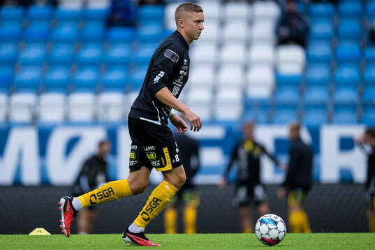 Sebastian Holmén of Elfsborg warms up