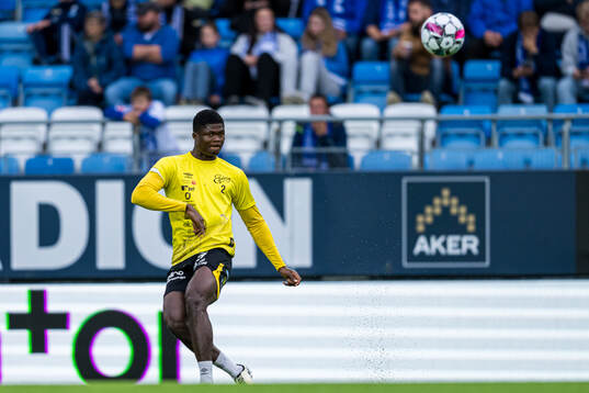 Terry Yegbe of Elfsborg warms up