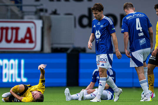 Simon Hedlund of Elfsborg in pain