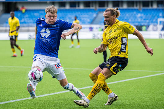 Halldor Stenevik of Molde and Niklas Hult of Elfsborg