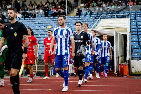 IFK Göteborgs Emil Salomonsson och målvakt Elis Bishesari